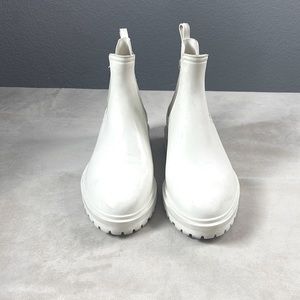 Zara Rubber Ankle Boots, Off White, Size 40/10. Oval shaped toe booties.